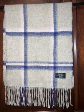 100% cashmere plaid scarf new without tag blue and grey
